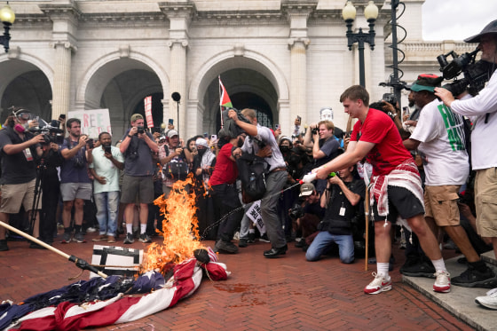 240725-dc-flag-us-burning-ac-834p-ed463c.jpg