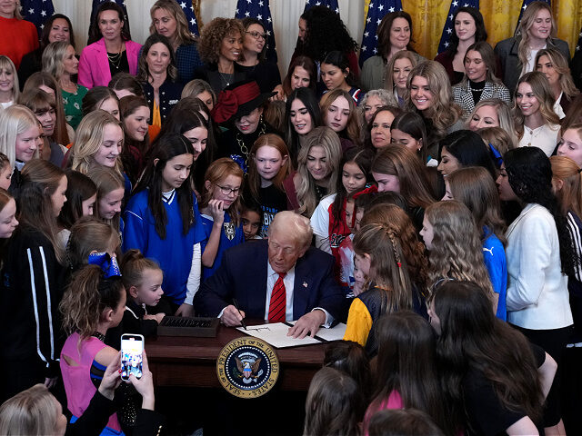 trump-2-5-25-signs-womens-sports-eo-getty-640x480.jpg