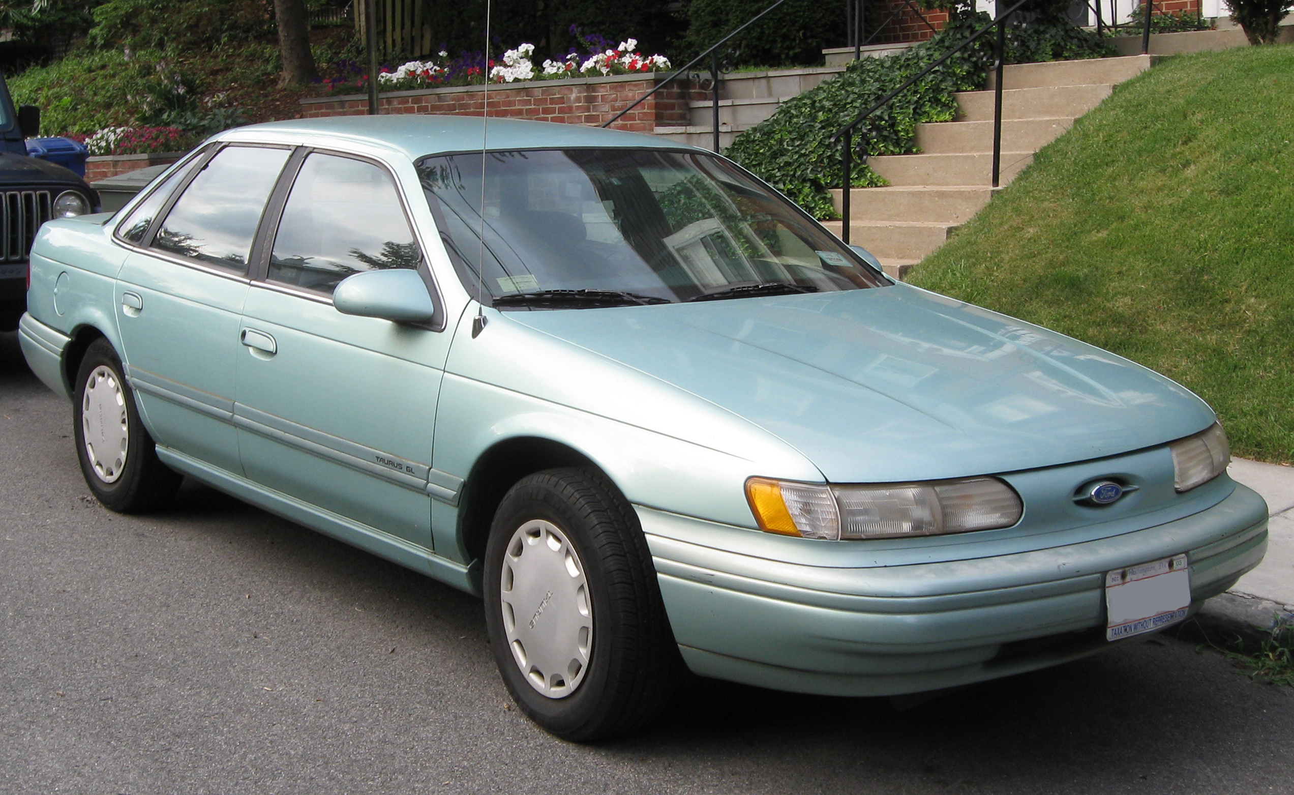 Ford_Taurus_--_07-09-2009.jpg