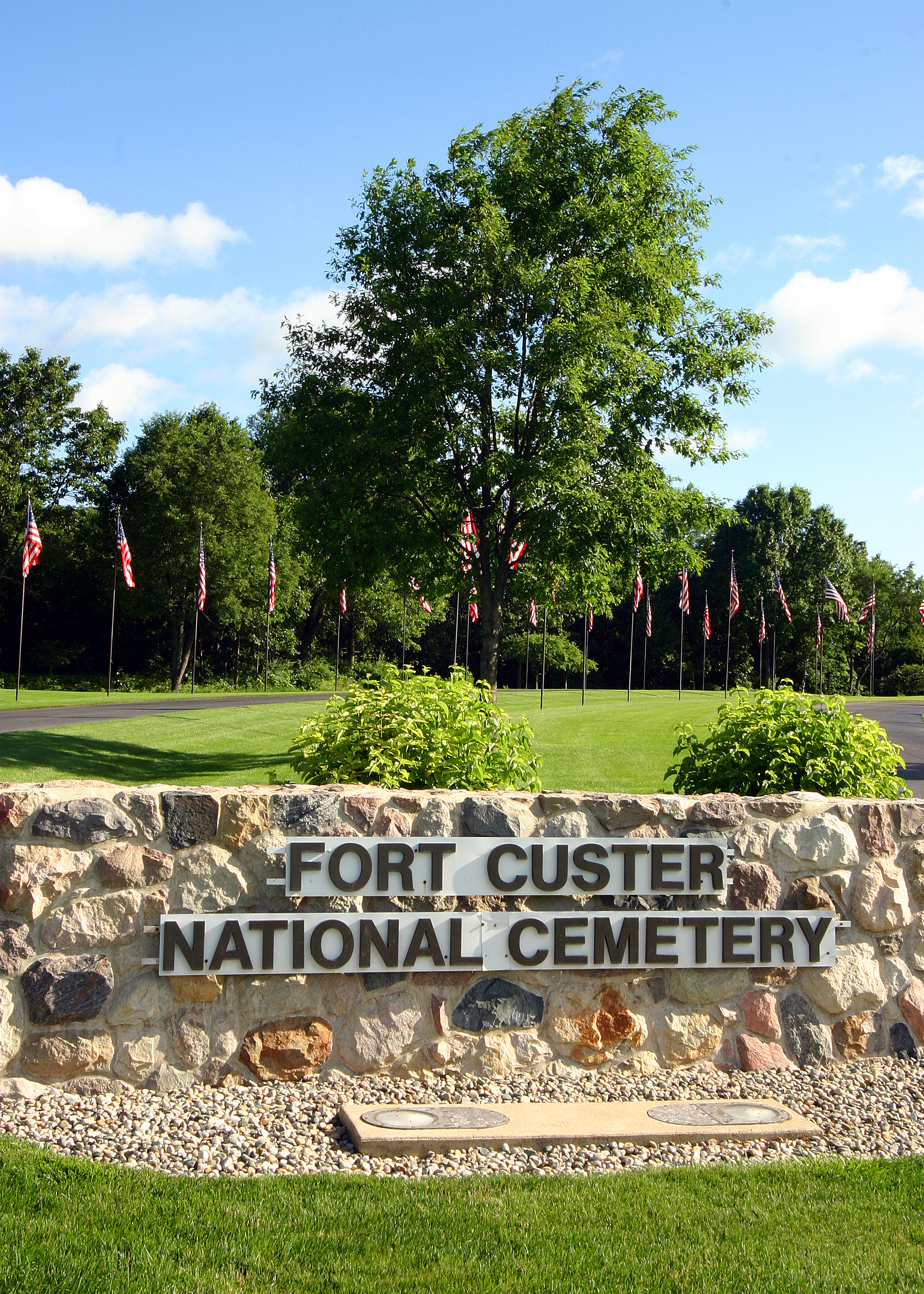 Fort_Custer_National_Cemetery.jpg